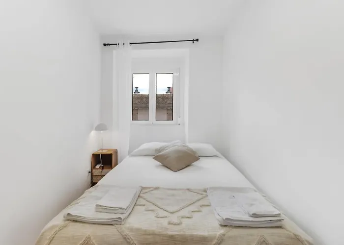 2br Renovated Heart Of Santos W/ Ac | By Airnest * Lisboa